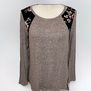 Moa Moa long sleeve tee. Solid front/ print back, sz M